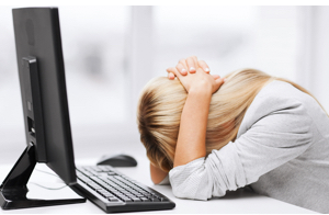 femme qui a un litige avec son fournisseur d'énergie